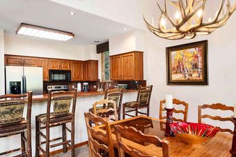 Enclave 217 at Beaver Creek Dining Area