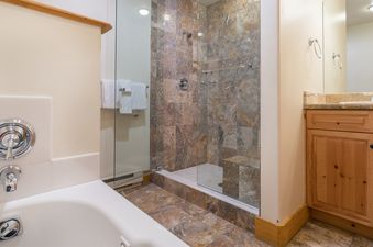 Bear Creek Lodge 301C