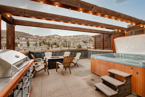 Private Outdoor Hot Tub