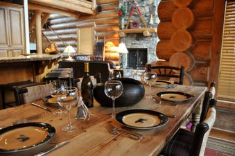 Villas At Tristant 110 dining table setting