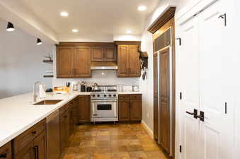 Trails End Lodge 302 Kitchen