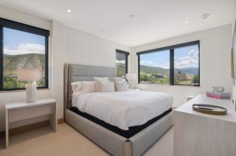 One Riverfront Condo 400