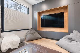 14 Black Shamrock Chalet