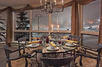 03 Dining Area with Slope view