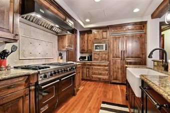 SilverStrikeLodge403-2Bed+Den 52