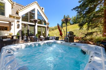02 Arrowpines Lodge Hot Tub