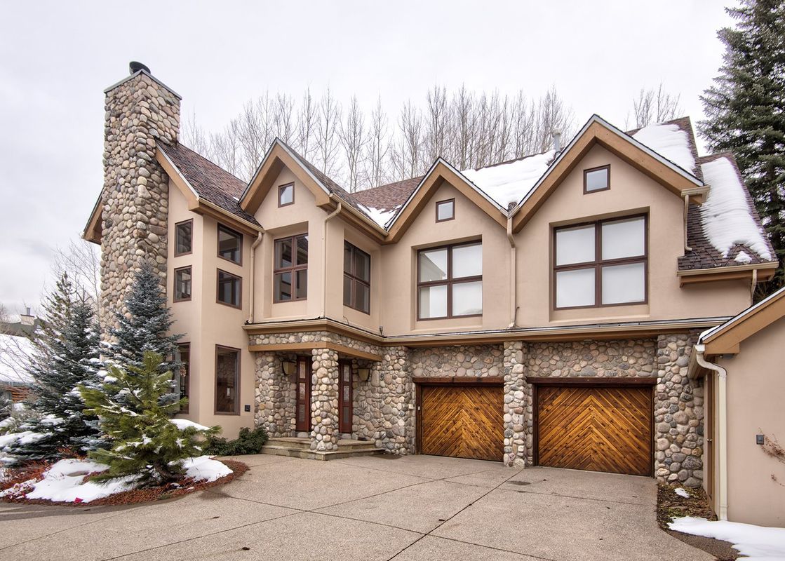 01 Vermont Road Chalet Exterior with heated driveway