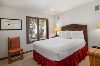 Deer Lake Village 2482