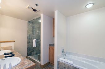 Bear Creek Lodge 106B