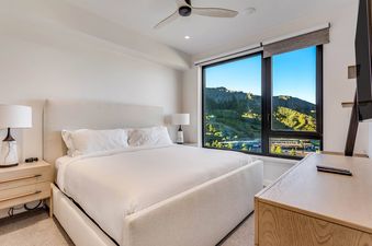 Electric Pass Lodge 606