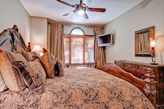 120529 EastWestResorts 22-HL208 HDReal lo