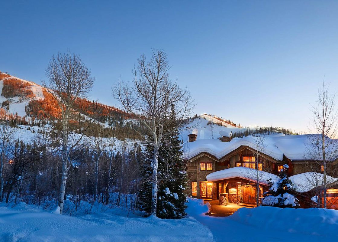 01 Gold Mine Lodge in Winter