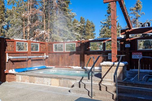 Hot tub (Shared)