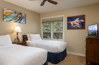 Bedroom in Montaneros 416 with two beds and a window.