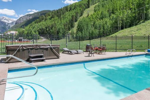Outdoor Community Pool & Hot Tubs