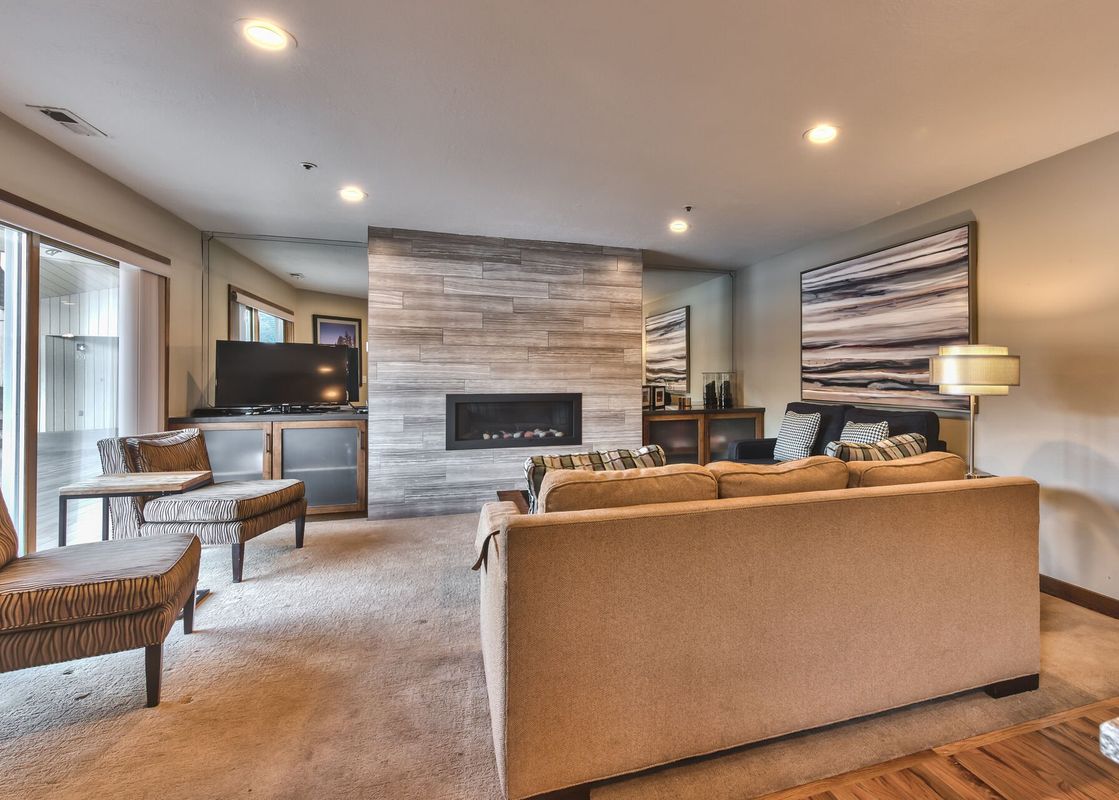04 All Seasons Living Room