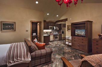 11 Bedroom Suite