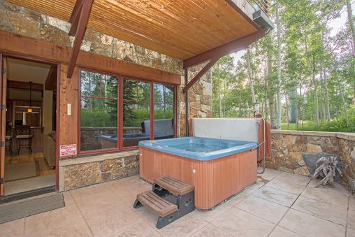Private Outdoor Hot Tub