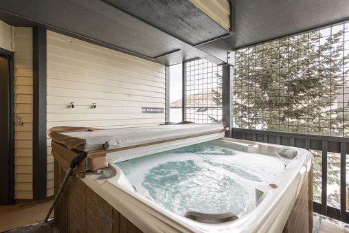 Outdoor Community Hot Tub