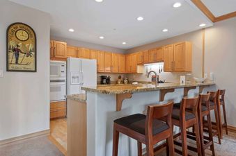 Oxford Court 302
