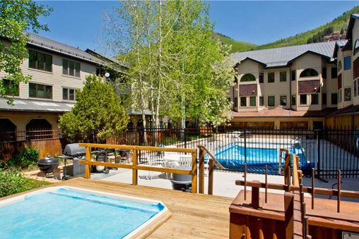 Outdoor Community Pool & Hot Tub