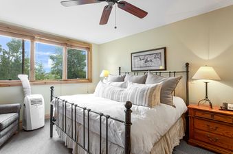Trails End Lodge 204