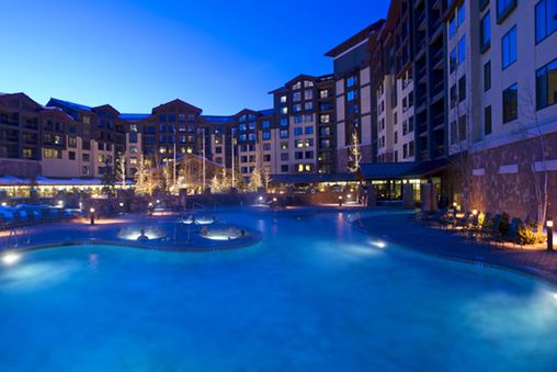 Outdoor Community Pool & Hot Tubs