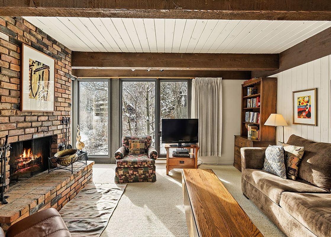 01 Living Room