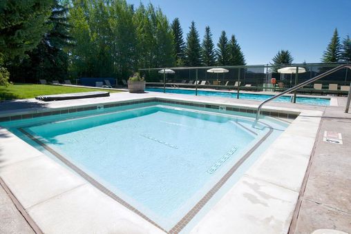 Outdoor Community Hot Tub