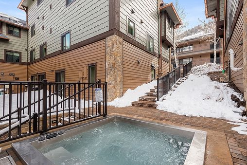 Outdoor Community Hot Tub