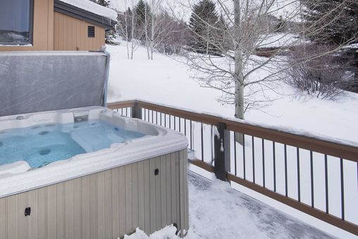 Private Outdoor Hot Tub