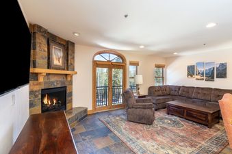 Bear Creek Lodge 208