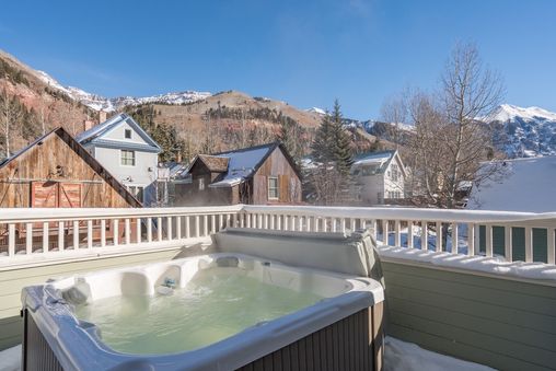 Private Outdoor Hot Tub