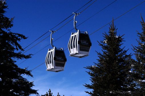 Walk to lifts