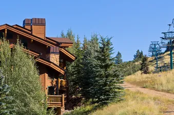 Sterling Lodge Summer Exterior