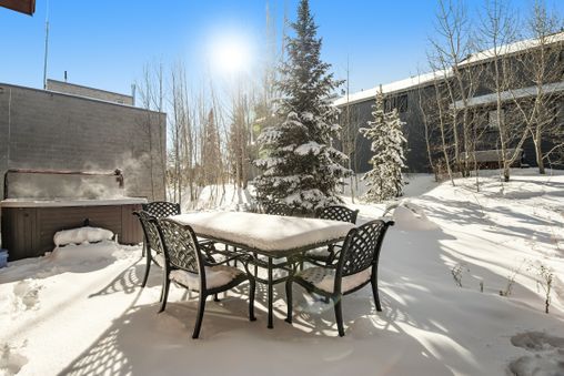 Private Outdoor Hot Tub