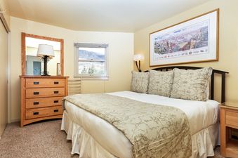 06 Bedroom