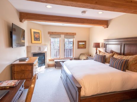 The Chateaux Hotel King