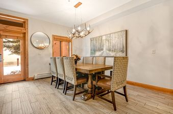 07 Lion Square East 115