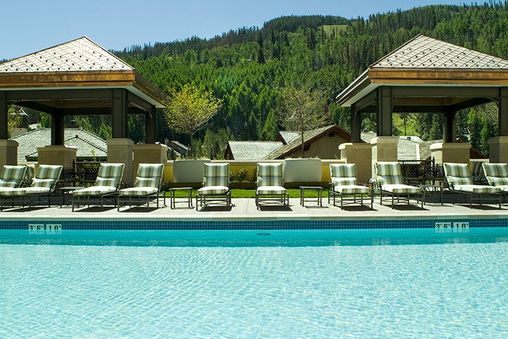 Outdoor Community Pool & Hot Tub