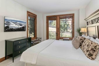 A well-appointed bedroom with a view in Shooting Star 106.