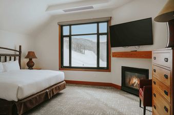 08 Summit Penthouse 1005