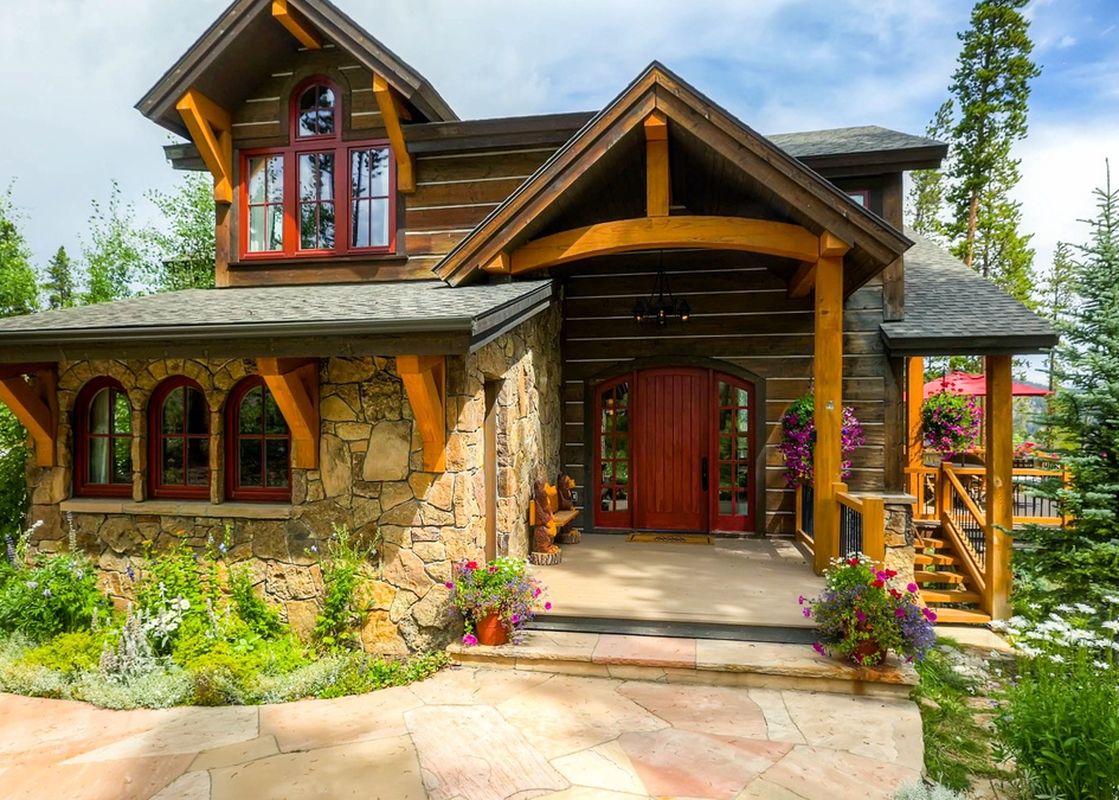 00 Cypress Mountain Chalet Exterior