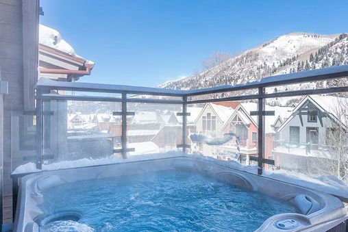 Private Hot Tub