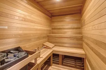 13 Double Eagle 9 Private Steam Sauna