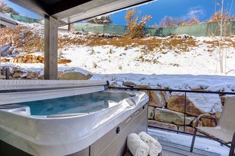 16 Private Hot Tub
