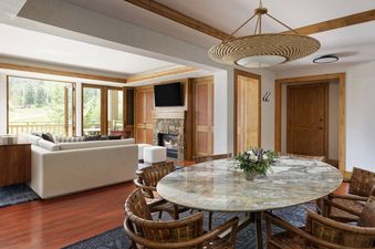 Four Season Specialty Suite