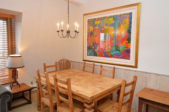 04 Dining
