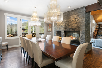 2540 Queen Esther Dr
