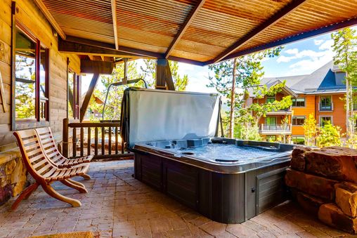 Private Outdoor Hot Tub